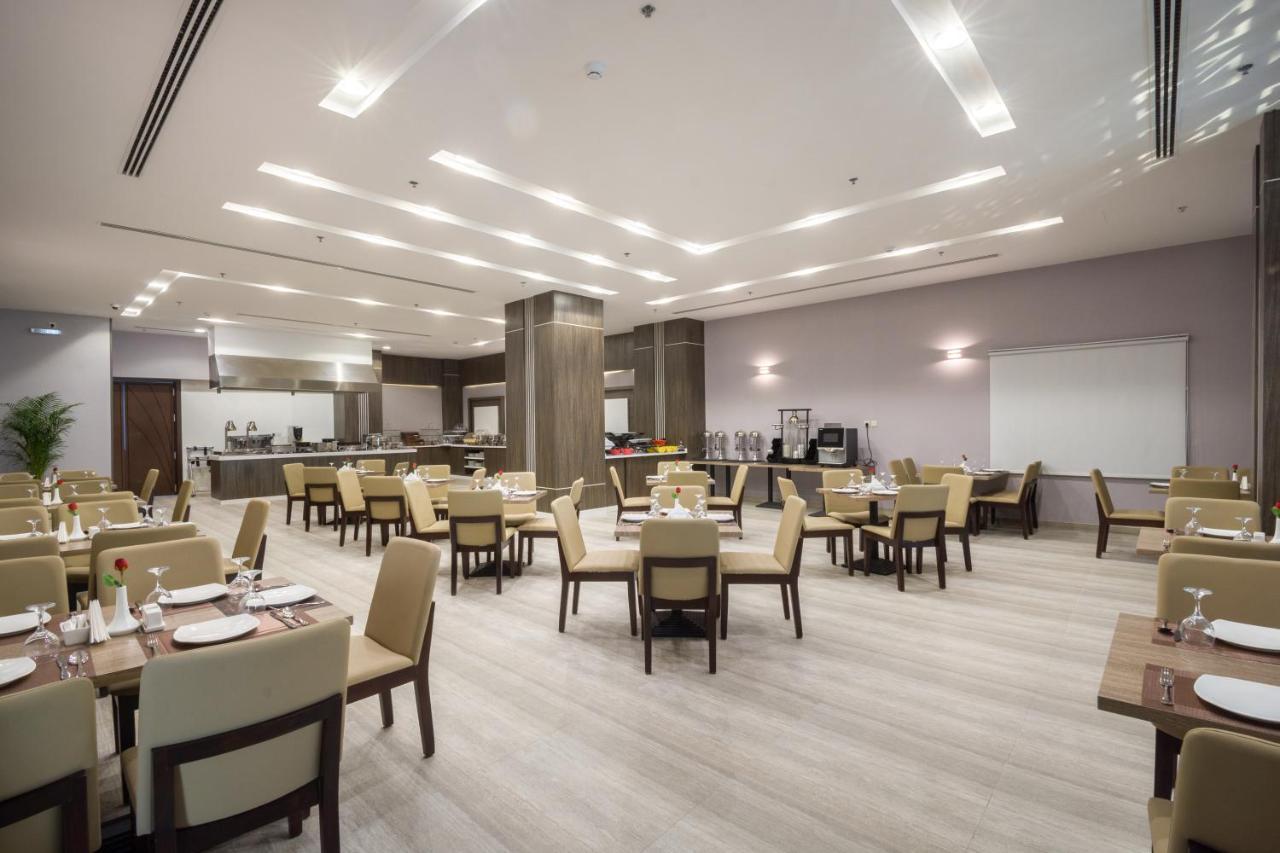 Enala Hotel - Эль-Хубар Экстерьер фото